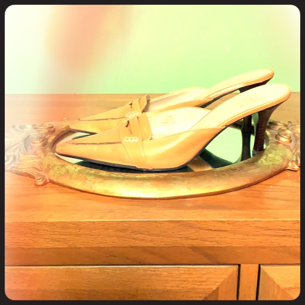 Size 10m Joan&David color is Carmel